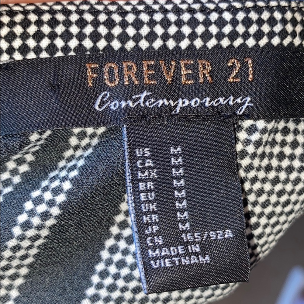 Patterned top - Picture 5 of 5